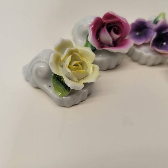 Set of 4 Vintage Aynsley English Fine Bone China Flower Place Card Holders - Picture 2 of 7